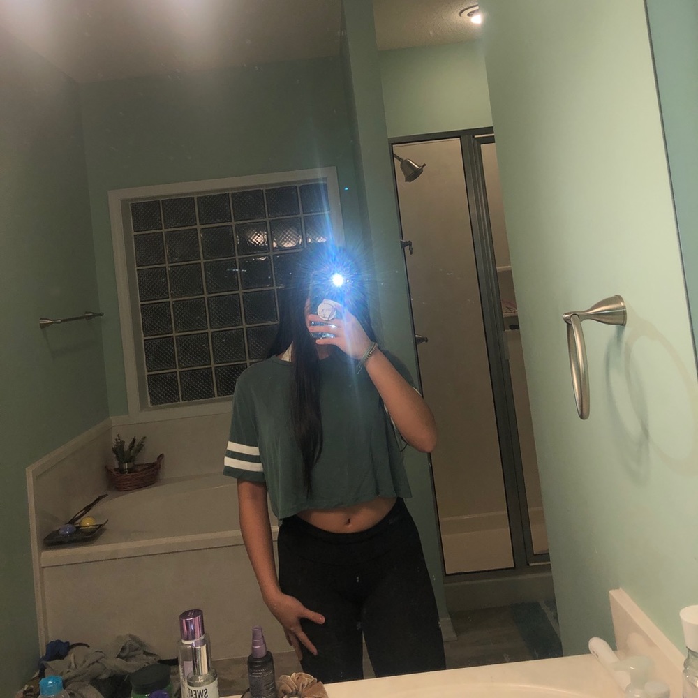 ⭐️ green white stripped crop top ⭐️